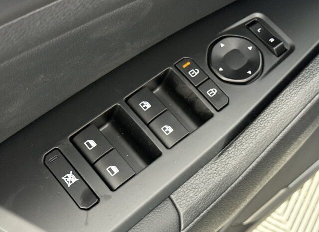 
								Kia Sportage Hybrid full									