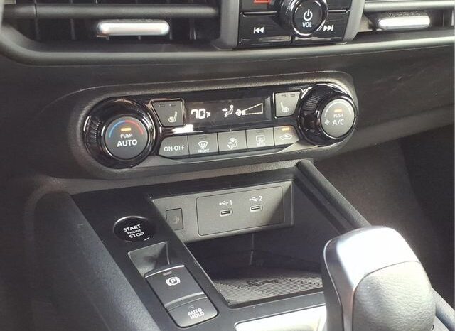 
								Nissan Kicks full									