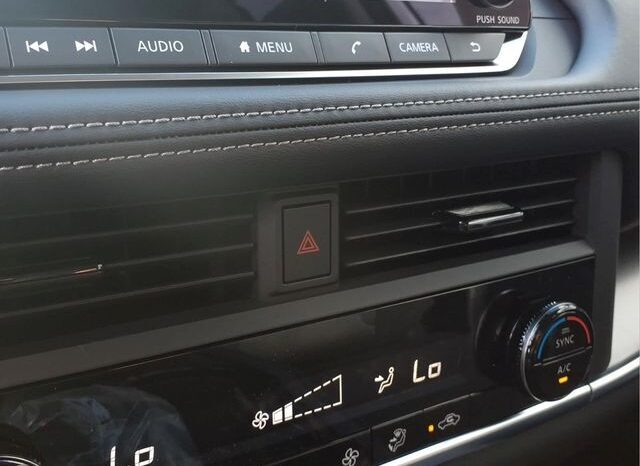 
								Nissan Rogue full									