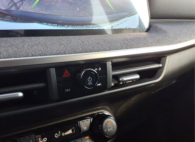 
								Nissan Kicks full									