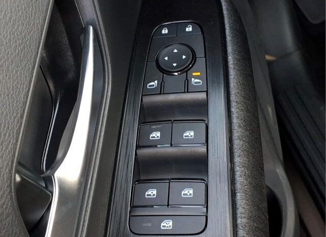 
								Nissan Kicks full									