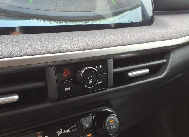 
								Nissan Kicks full									