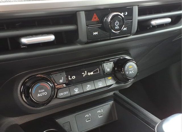 
								Nissan Kicks full									
