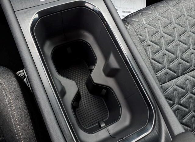 
								Nissan Kicks full									