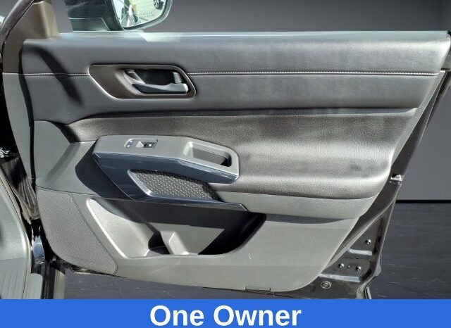 
								Nissan Pathfinder full									