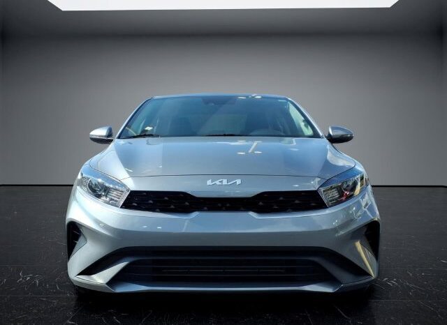 
								Kia Forte full									