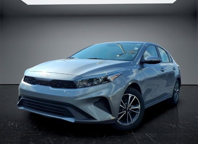 
								Kia Forte full									