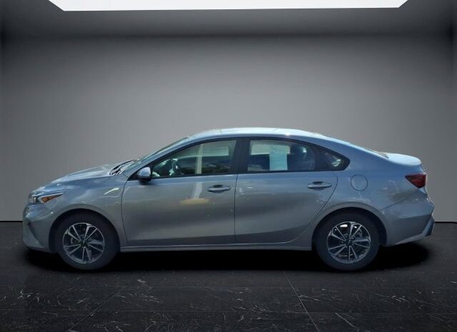 
								Kia Forte full									