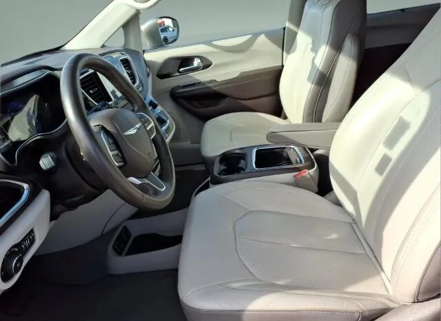 
								Chrysler Pacifica full									