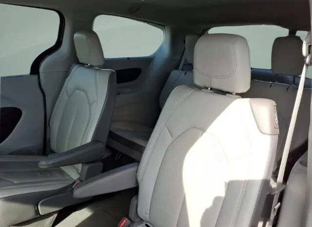 
								Chrysler Pacifica full									
