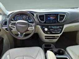 
										Chrysler Pacifica full									