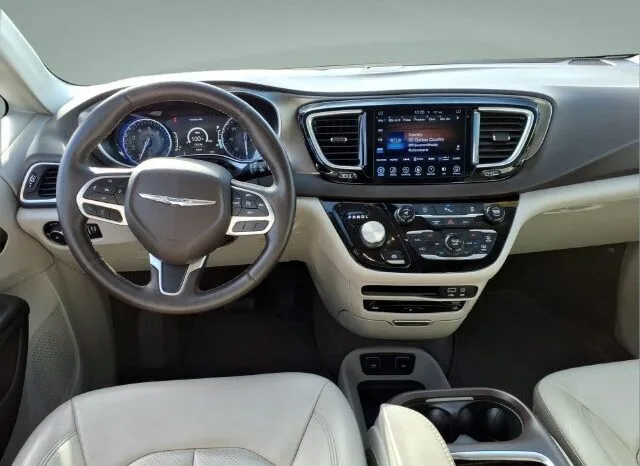 
								Chrysler Pacifica full									
