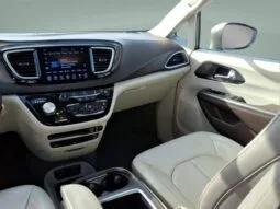 
										Chrysler Pacifica full									