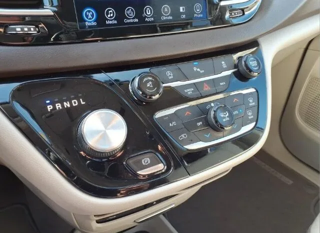 
								Chrysler Pacifica full									