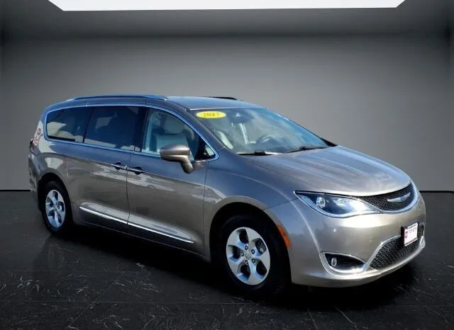 
								Chrysler Pacifica full									
