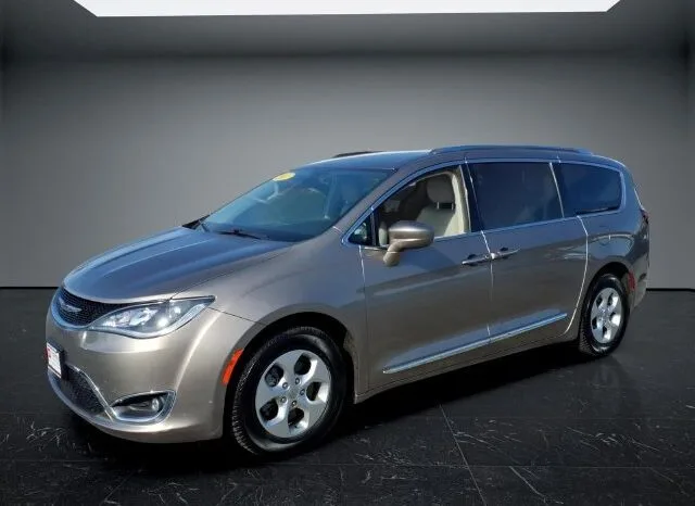
								Chrysler Pacifica full									