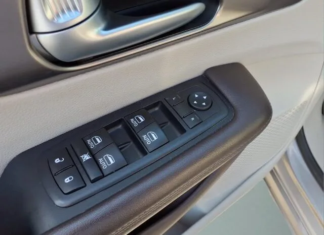 
								Chrysler Pacifica full									