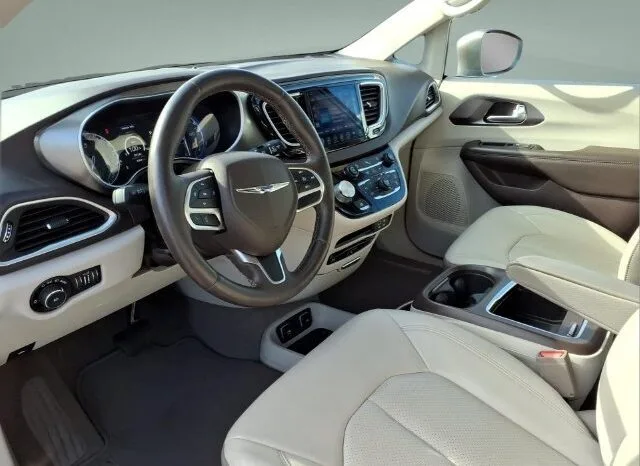 
								Chrysler Pacifica full									