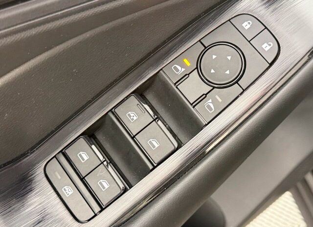
								Nissan Rogue full									