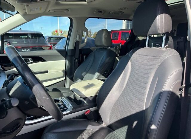 
								Kia Carnival full									