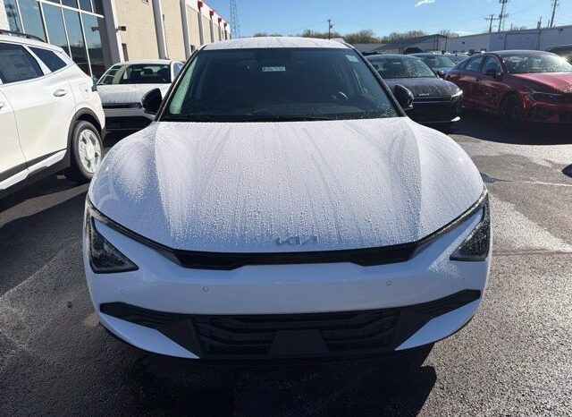 
								Kia EV6 full									