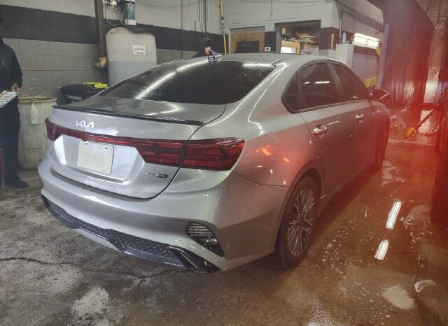 
								Kia Forte full									