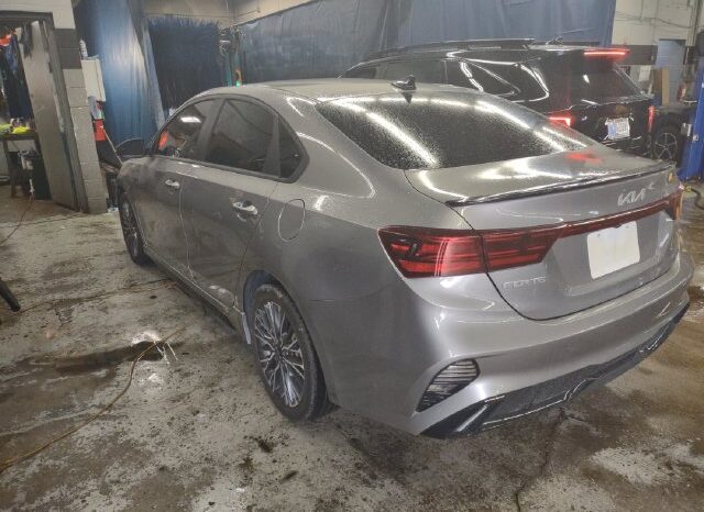 
								Kia Forte full									