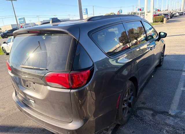 
								Chrysler Pacifica full									
