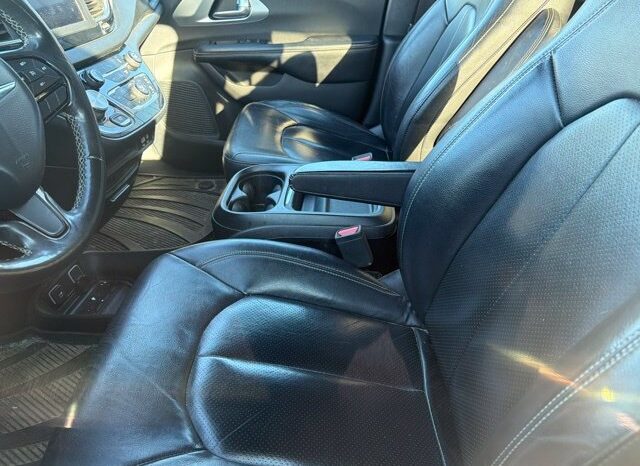 
								Chrysler Pacifica full									