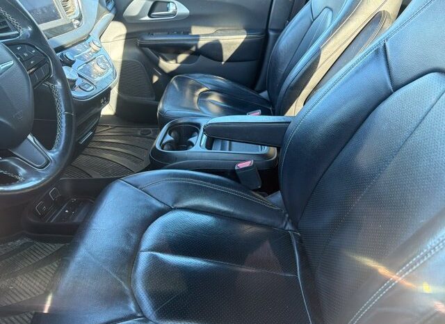 
								Chrysler Pacifica full									