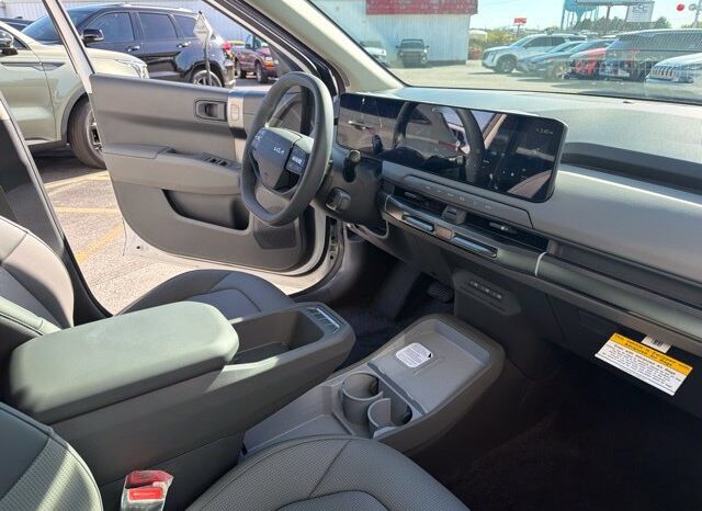 
								Kia EV3 full									