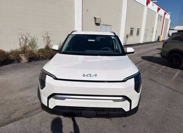 
								Kia EV3 full									