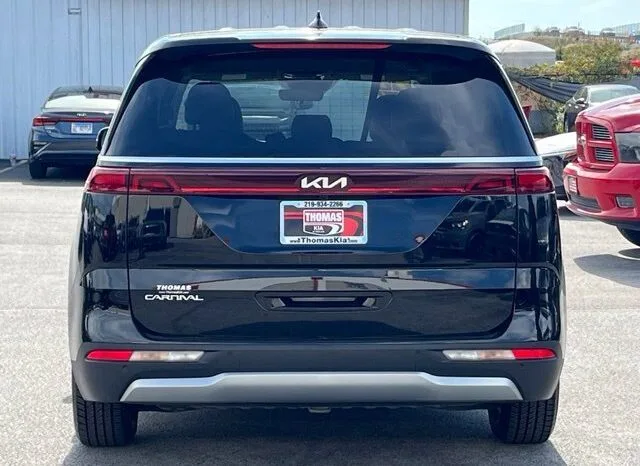 
								Kia Carnival full									