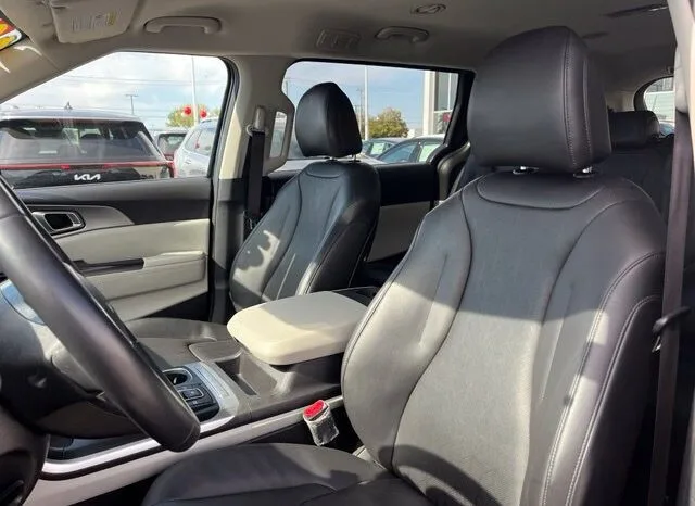 
								Kia Carnival full									