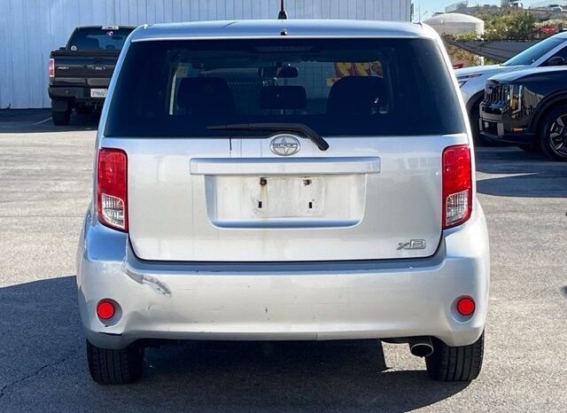 
								Scion xB full									