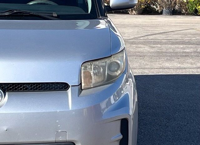 
								Scion xB full									