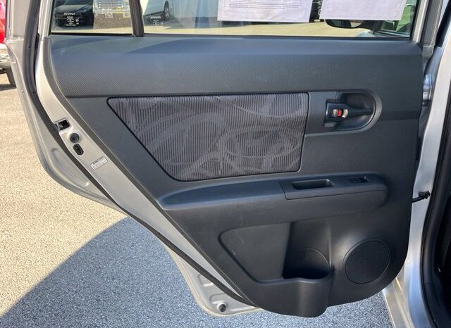 
								Scion xB full									