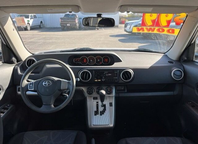 
								Scion xB full									