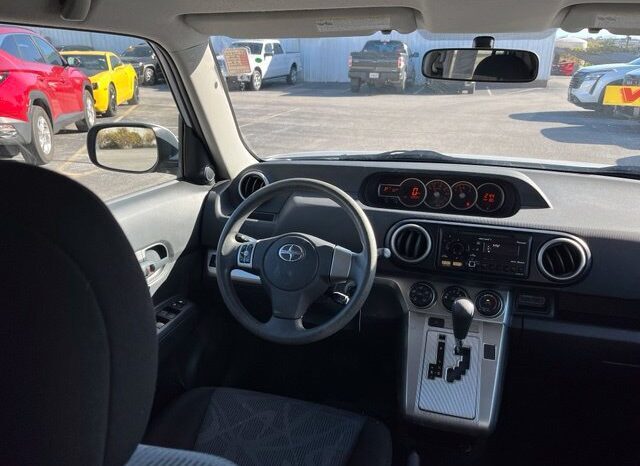 
								Scion xB full									