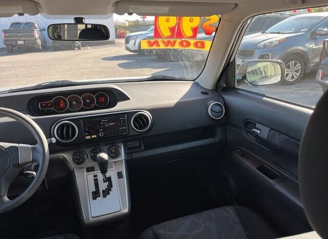 
								Scion xB full									