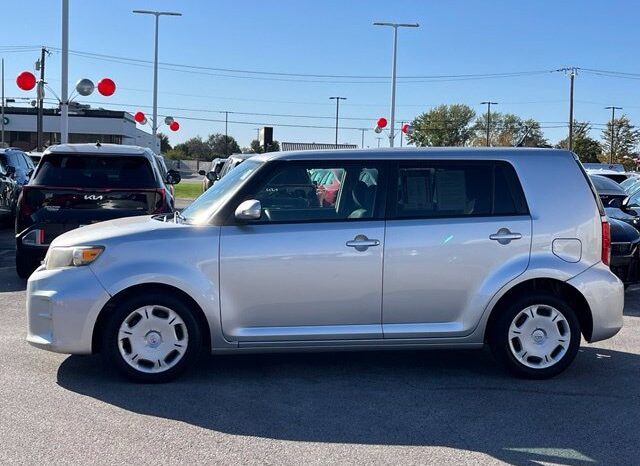 
								Scion xB full									