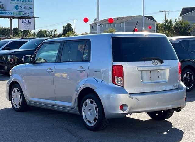 
								Scion xB full									