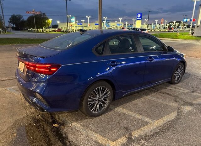 
								Kia Forte full									