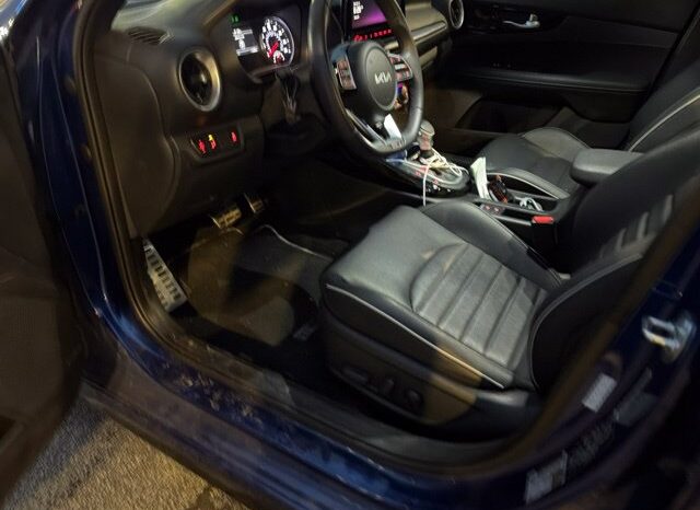 
								Kia Forte full									