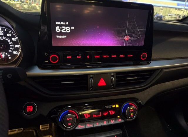 
								Kia Forte full									