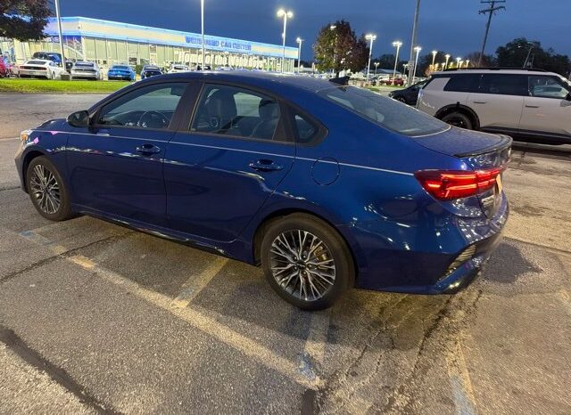 
								Kia Forte full									