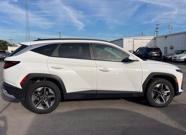 
								Hyundai Tucson full									