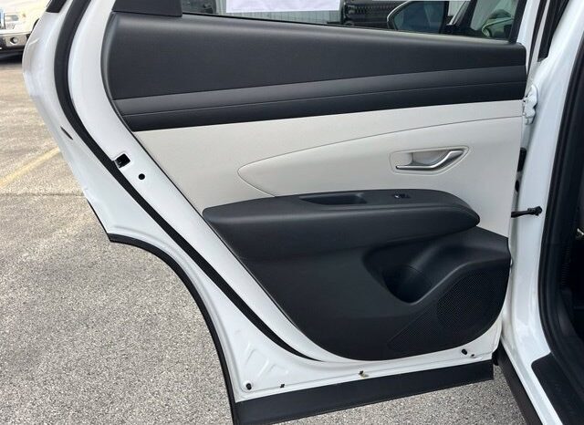 
								Hyundai Tucson full									