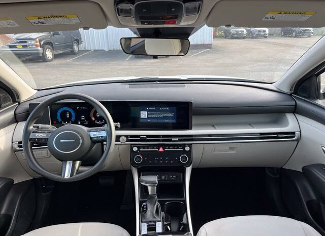 
								Hyundai Tucson full									