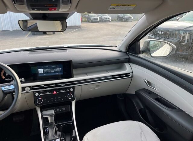 
								Hyundai Tucson full									